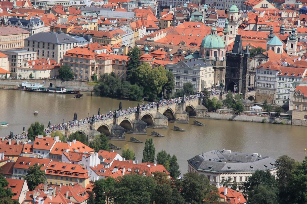 New Large Apartment, Free Parking! * Praha