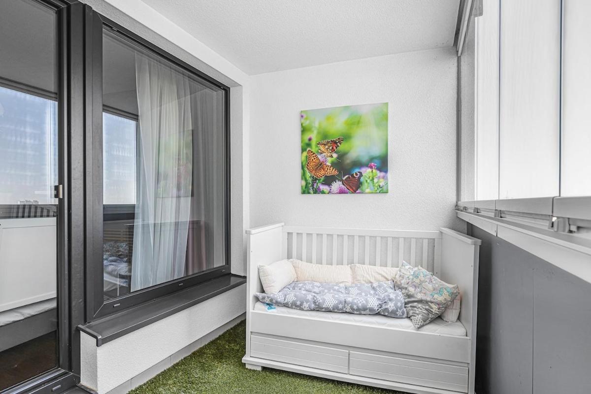 New Large Apartment, Free Parking! Apartmán
