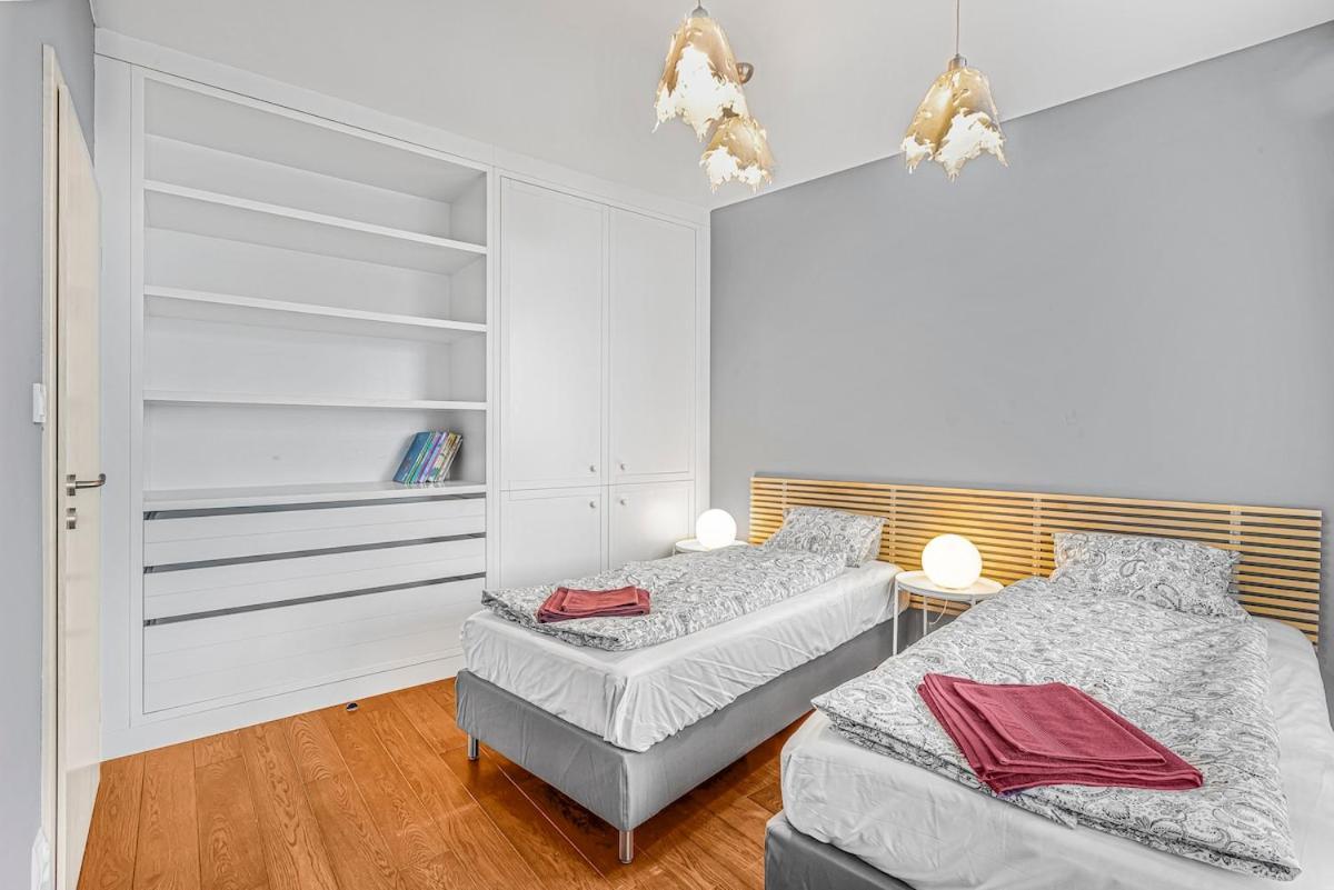 New Large Apartment, Free Parking! Apartmán *