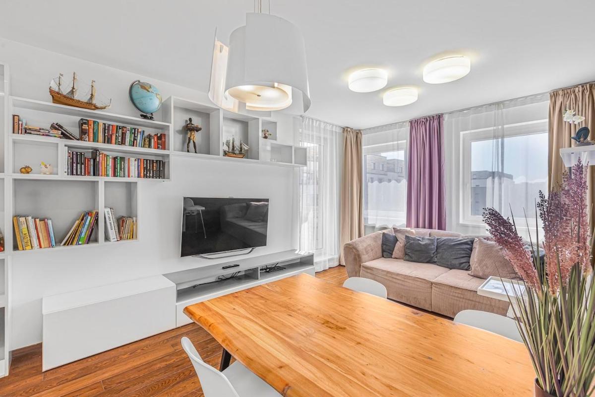 New Large Apartment, Free Parking! Apartmán *