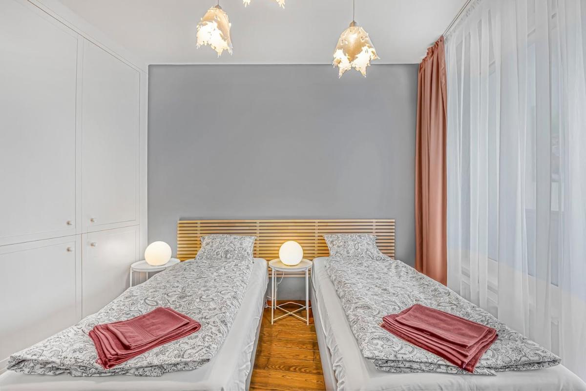 Apartmán New Large Apartment, Free Parking!