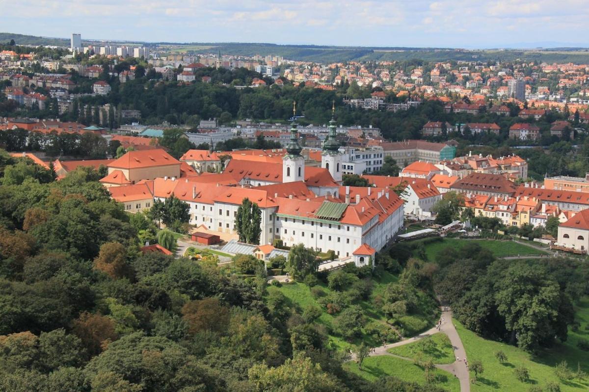 New Large Apartment, Free Parking! Apartmán Prague