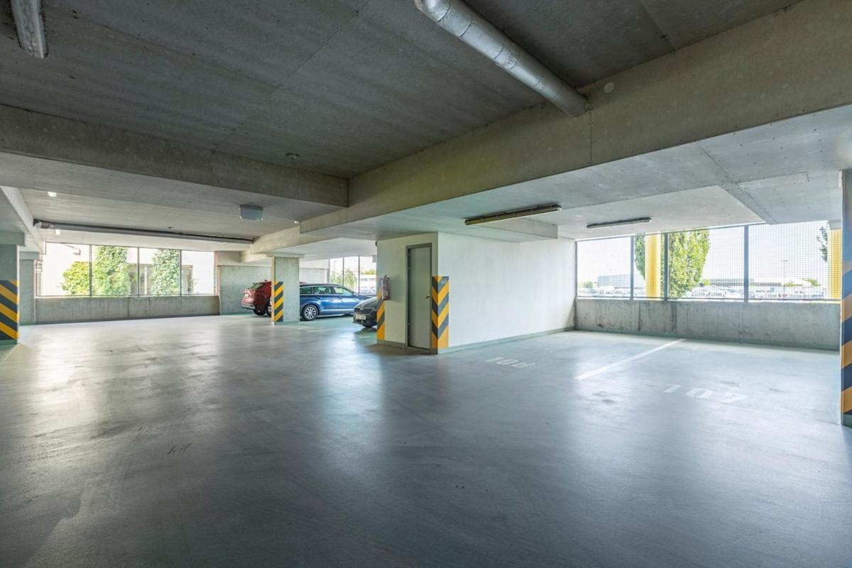 Apartmán New Large Apartment, Free Parking!