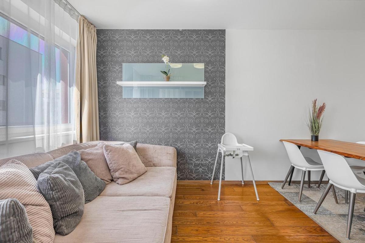 Apartmán New Large Apartment, Free Parking! *